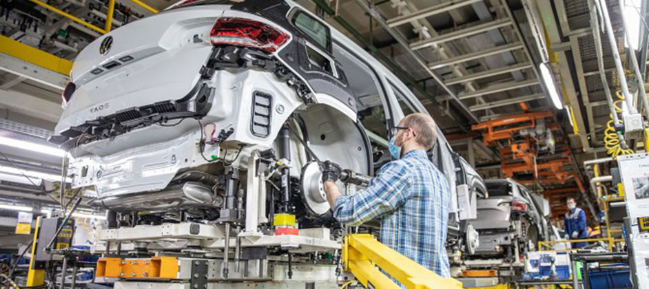 Производство автомобильной техники в марте упало почти на 60%