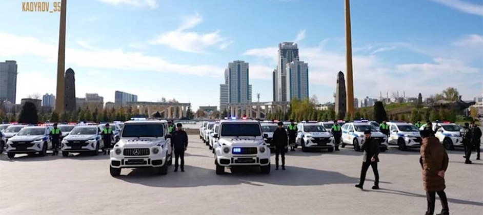 Полиция Чечни получила 2 внедорожника Mercedes-AMG G63 стоимостью 33 млн рублей