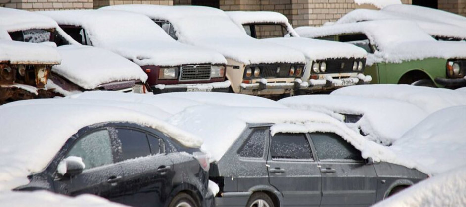 Эксперт по автомобилям Сажин рассказал, как правильно хранить машину зимой