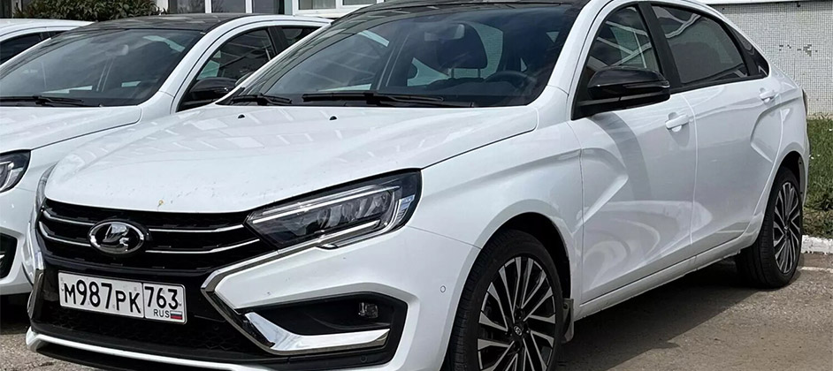 «АвтоВАЗ» начал красить автомобили Lada Aura в новый цвет