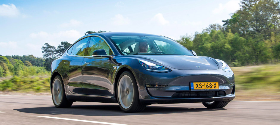 Компания Tesla начала бесконтактную продажу автомобилей