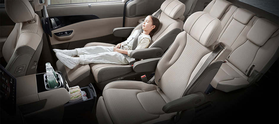 Новый минивэн Kia Carnival: интерьер и планы на Россию