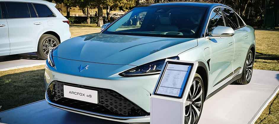 В Китае представили «убийцу» Tesla с запасом хода 708 километров