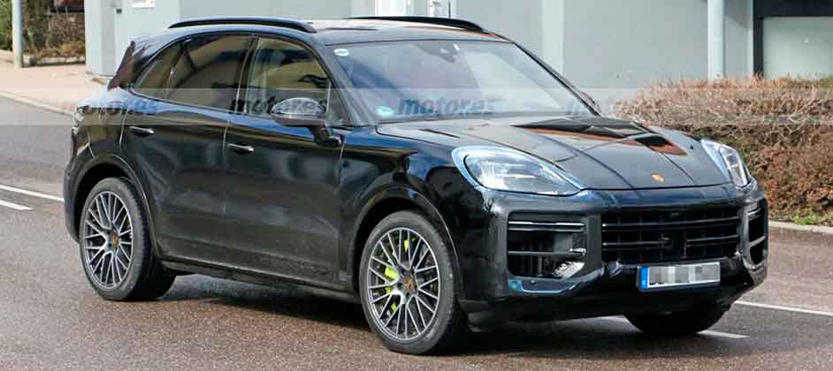 Опубликованы первые изображения интерьера обновленного Porsche Cayenne