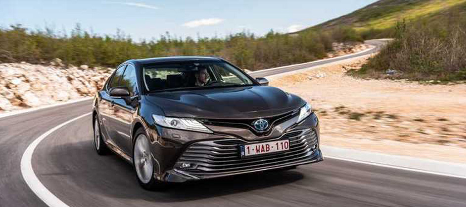 Toyota Camry стала полноприводной