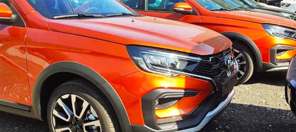 Дилеры АвтоВАЗа получили 240 автомобилей Lada Vesta в ярких цветах на всю Россию