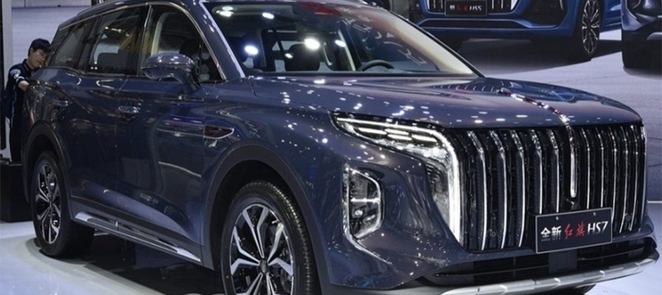 К российским дилерам до старта продаж приехали кроссоверы Hongqi HS7