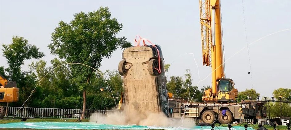 Exeed Exlantix ET сбросили с 12 этажа: последствия сняли на фото