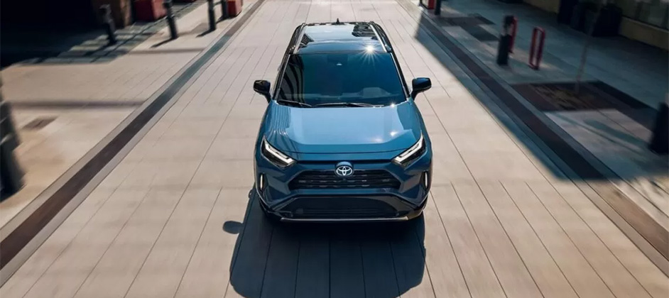 В России возобновили продажи кроссоверов Toyota RAV4 от 2,5 млн рублей