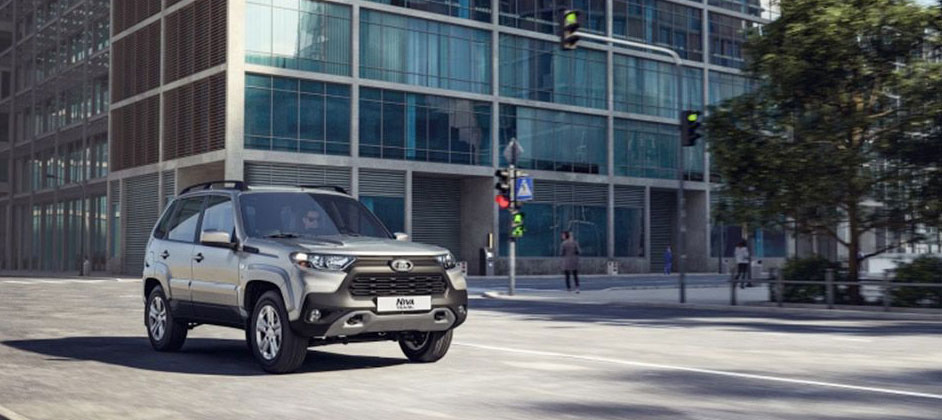 АвтоВАЗ рассекретил новую Lada Niva. Она действительно похожа на RAV4