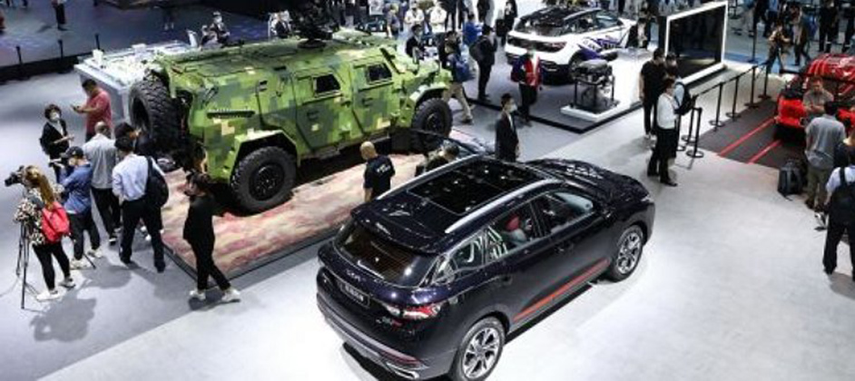 Китайская Dongfeng представила два новых кроссовера и один супермотор