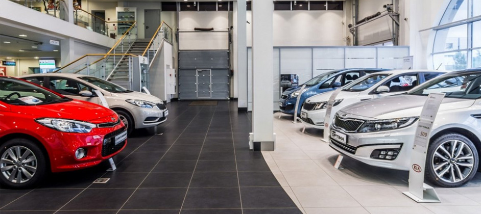 В российских автосалонах почти закончились машины на продажу
