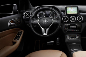 Mercedes показал интерьер нового B-Class 2012