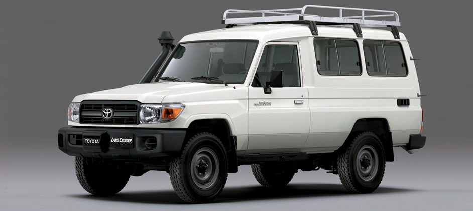 Компания Toyota продает новые внедорожники Land Cruiser 70 и FJ Cruiser